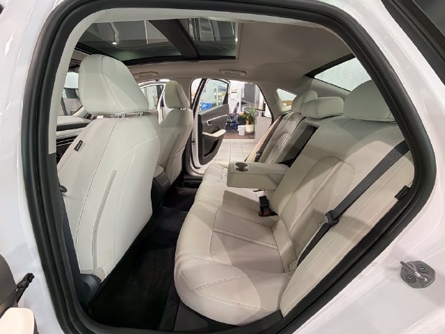 Used 2025 Hyundai Sonata SEL FWD image 12