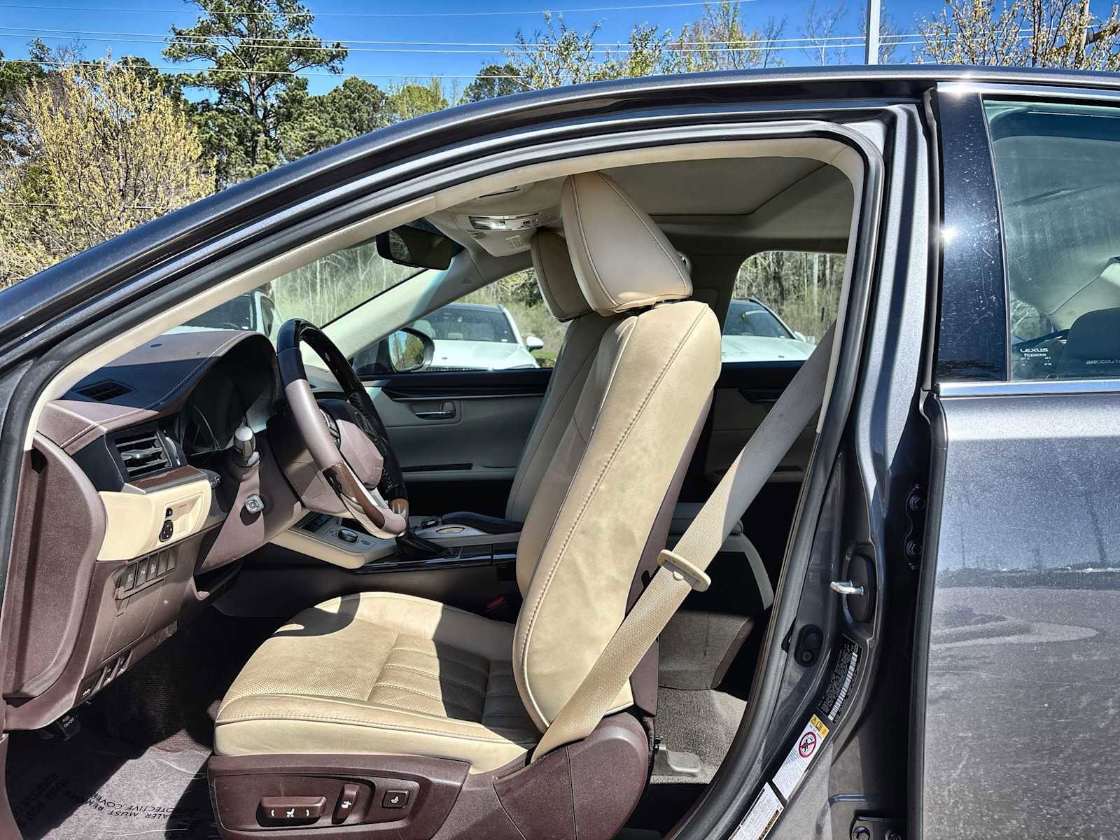 Used 2018 Lexus ES 350 w/ Luxury Package w/Wood Trim image 3