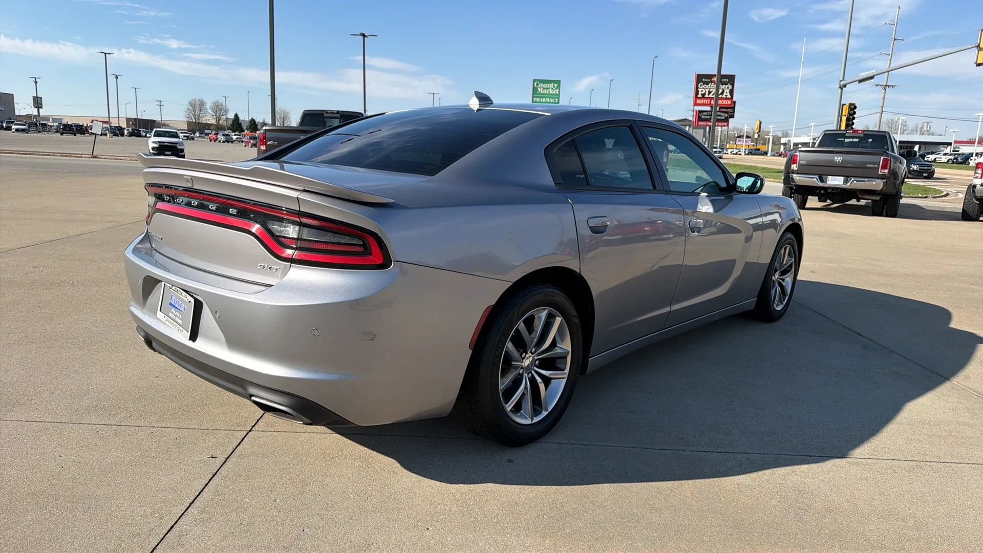 Used 2015 Dodge Charger SXT w/ Plus Group RWD image 17