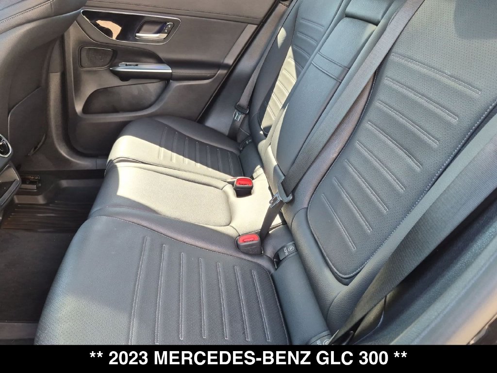 Used 2023 Mercedes-Benz GLC 300 4MATIC image 3