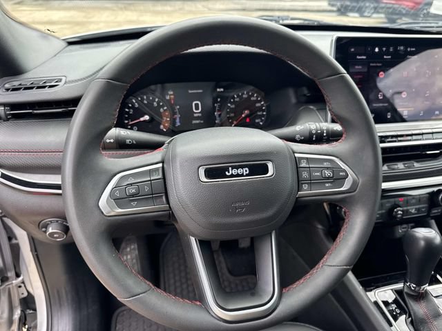 Used 2025 Jeep Compass Trailhawk AWD/4WD image 28