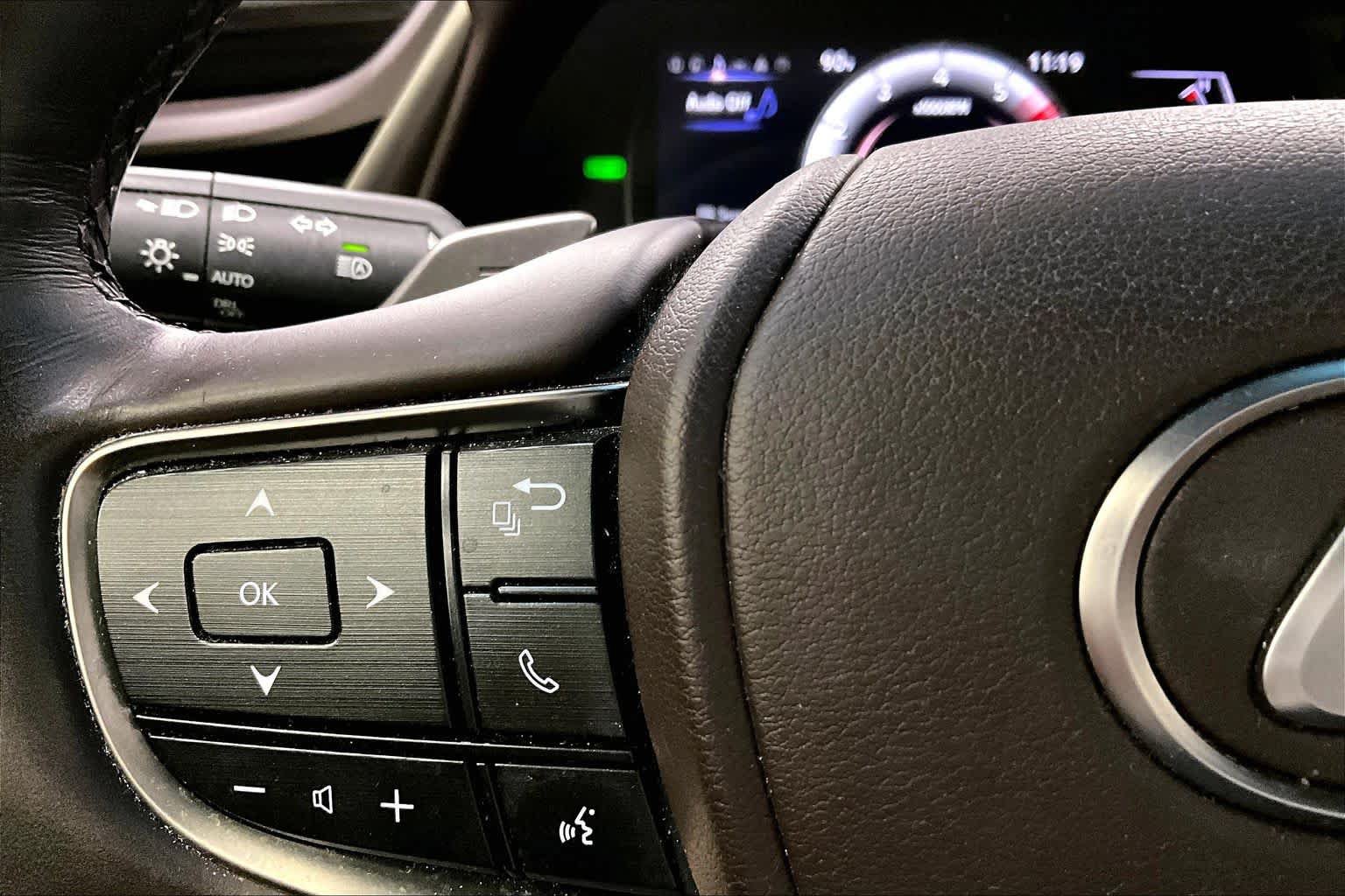 Used 2019 Lexus ES 300h w/ Premium Package FWD image 23