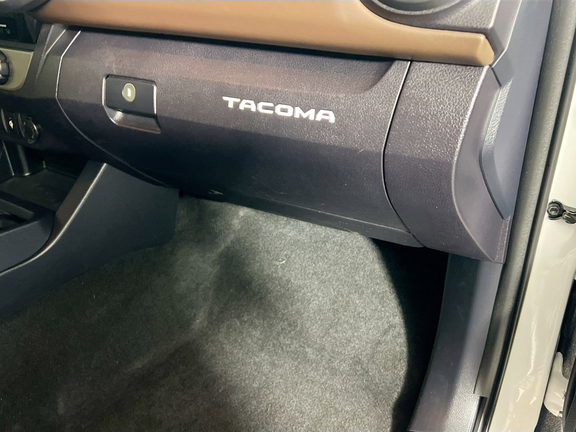 Used 2017 Toyota Tacoma Limited image 35