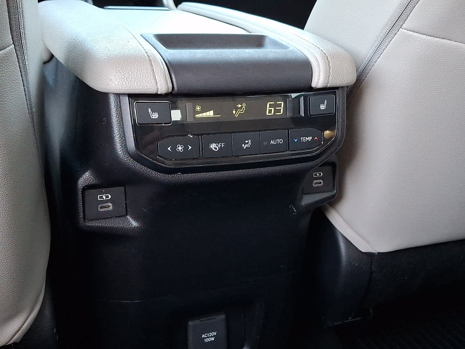 Used 2024 Toyota Grand Highlander AWD image 14