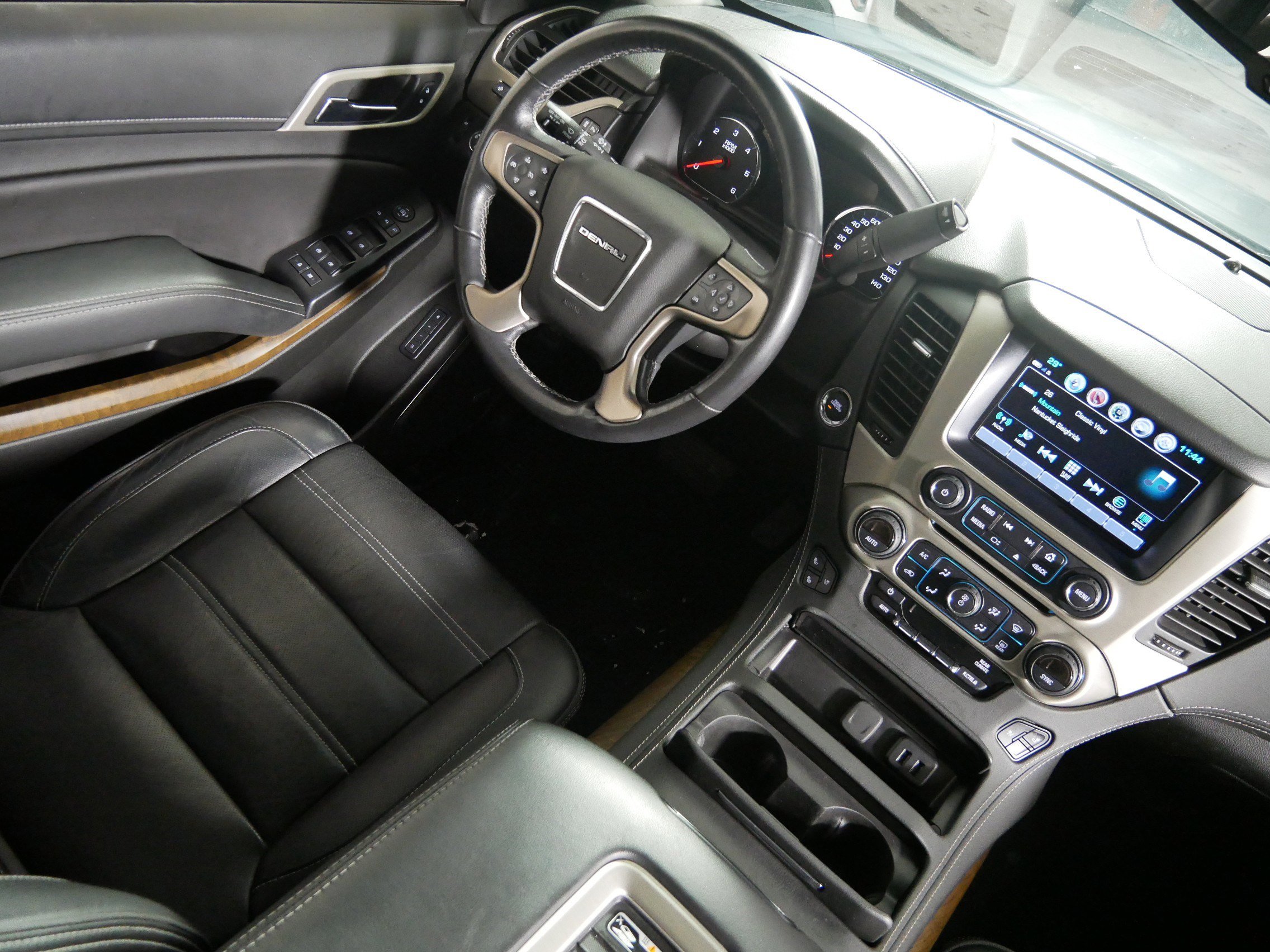 Used 2019 GMC Yukon Denali w/ Denali Ultimate Package image 9