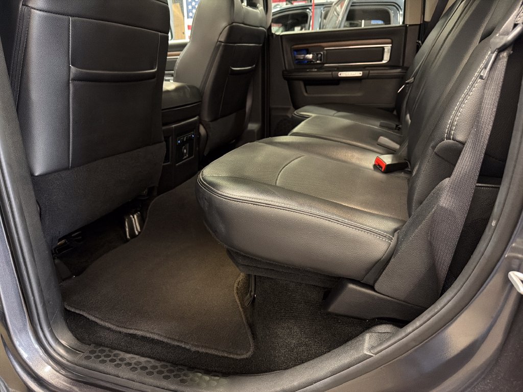 Used 2017 RAM 1500 Laramie w/ Convenience Group AWD/4WD image 18