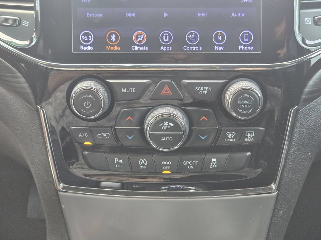 Used 2019 Jeep Grand Cherokee Altitude AWD/4WD image 21