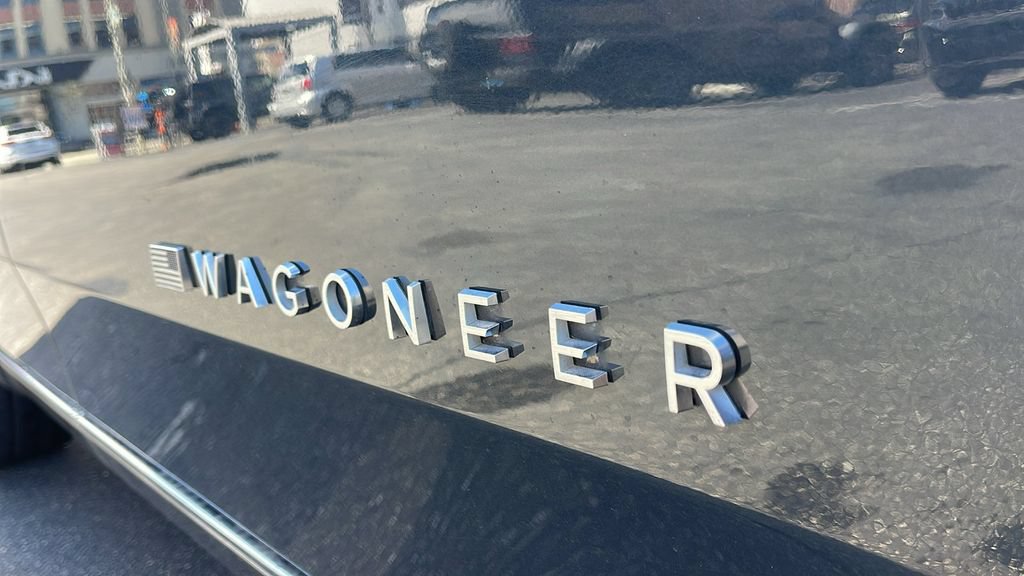 Used 2023 Jeep Wagoneer Series III w/ Premium Group I AWD/4WD image 12