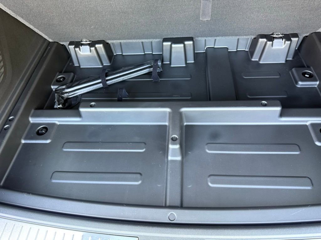 Used 2026 Chevrolet Suburban RST w/ Comfort Package image 30