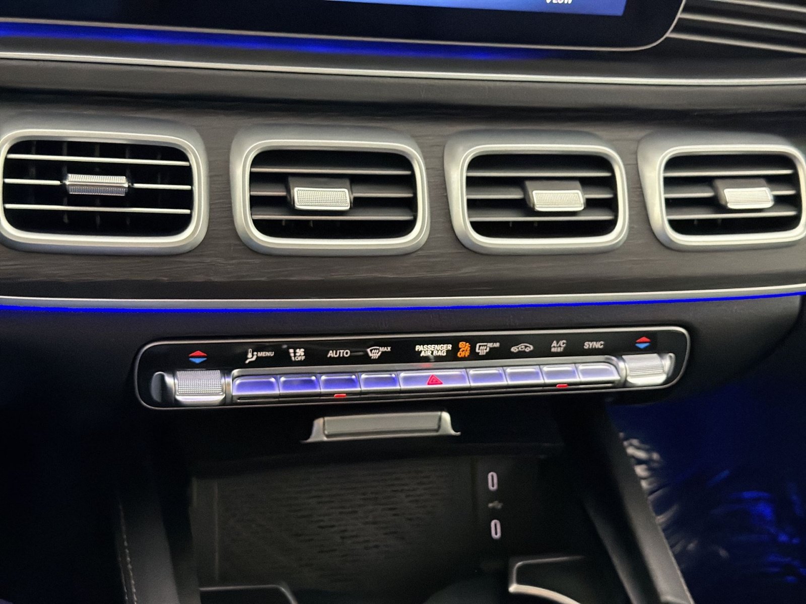 Used 2025 Mercedes-Benz GLS 450 4MATIC image 21