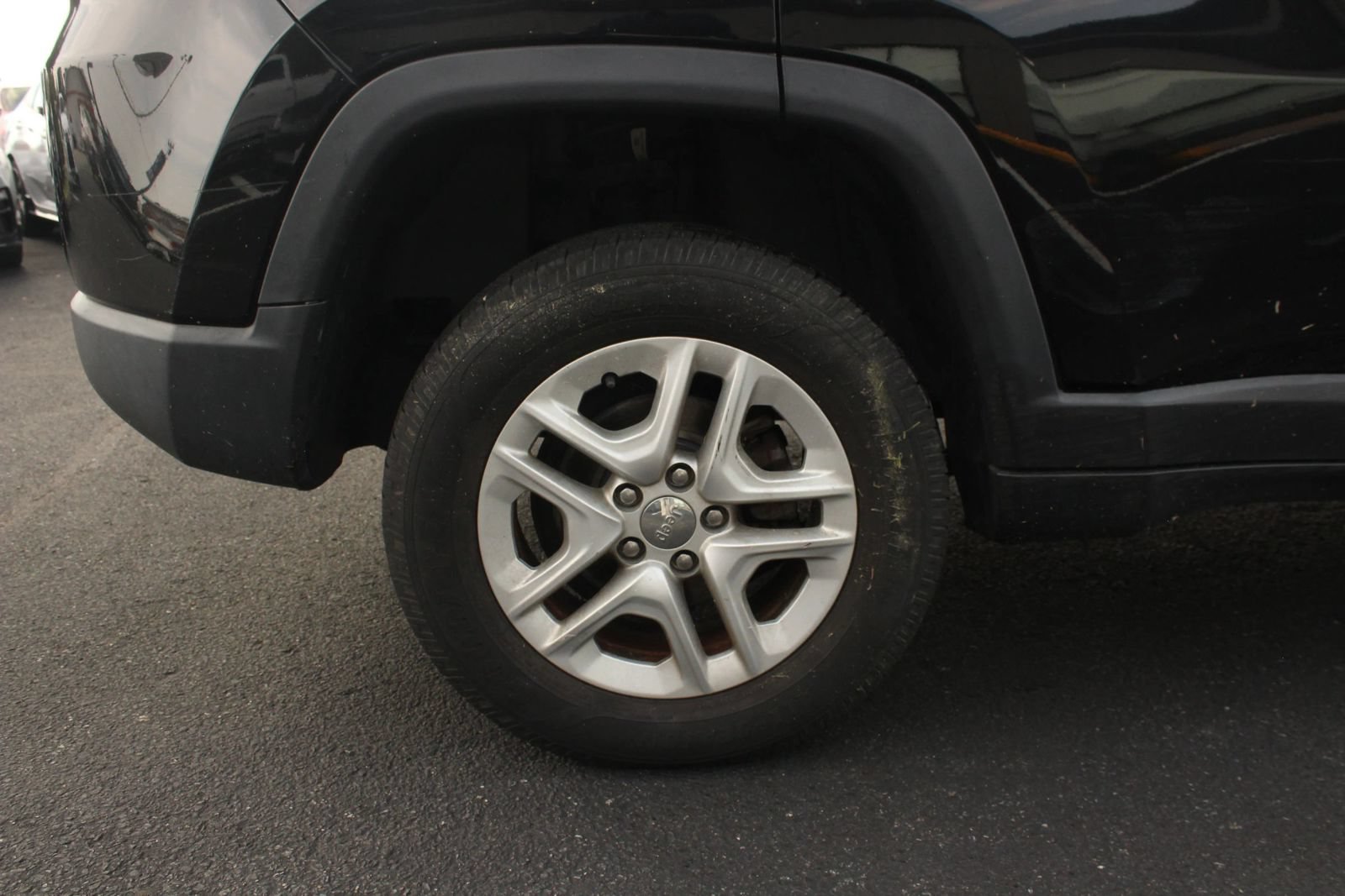 Used 2018 Jeep Compass Sport AWD/4WD image 9