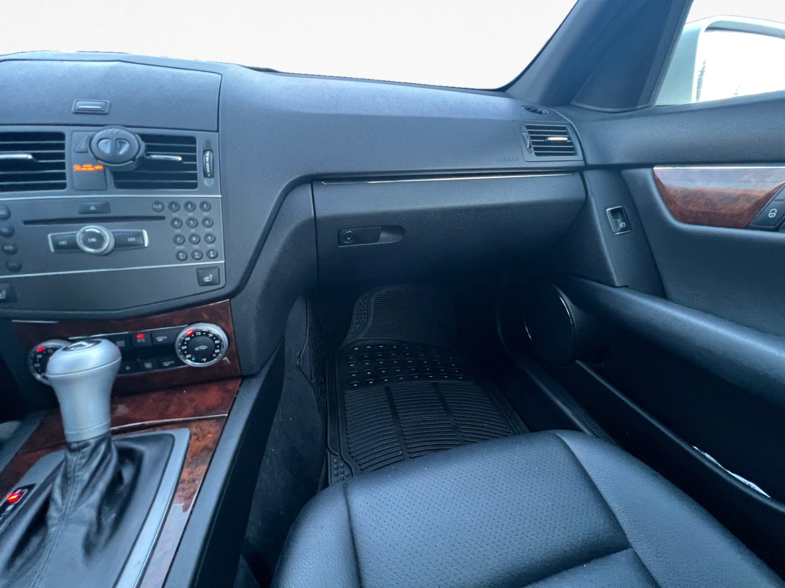 Used 2011 Mercedes-Benz C 300 4MATIC Sedan image 11