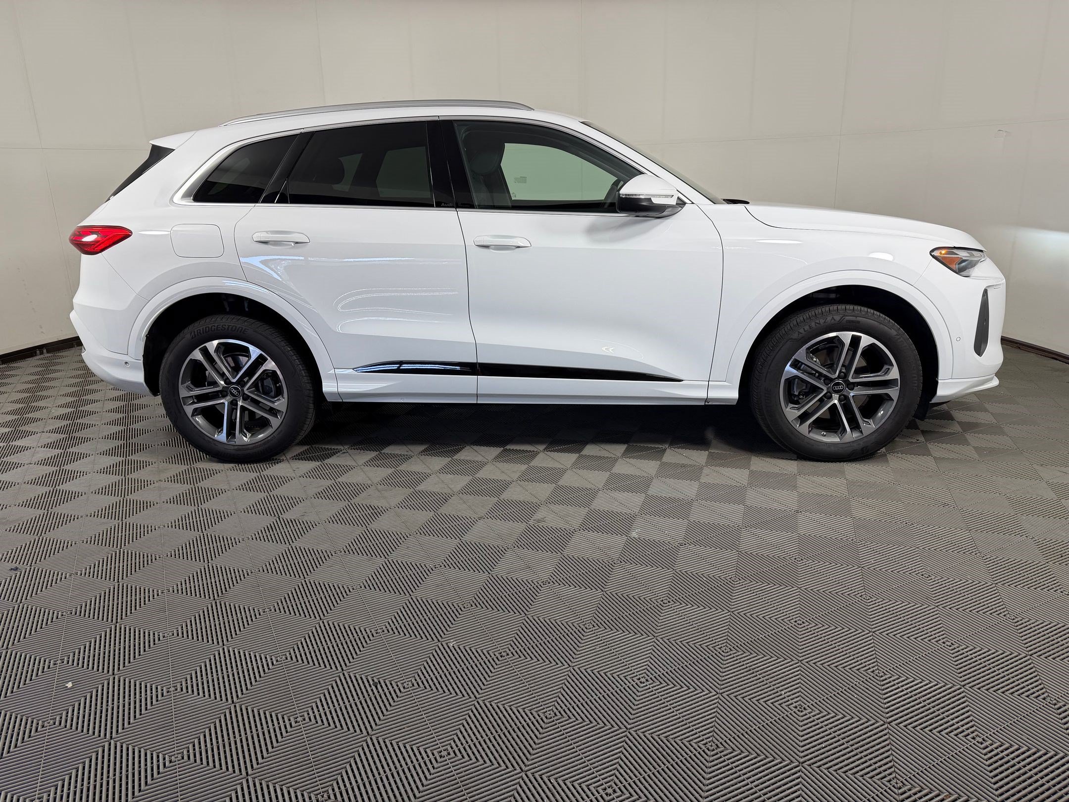 Certified 2025 Audi Q5 Premium w/ Convenience Package AWD/4WD image 8