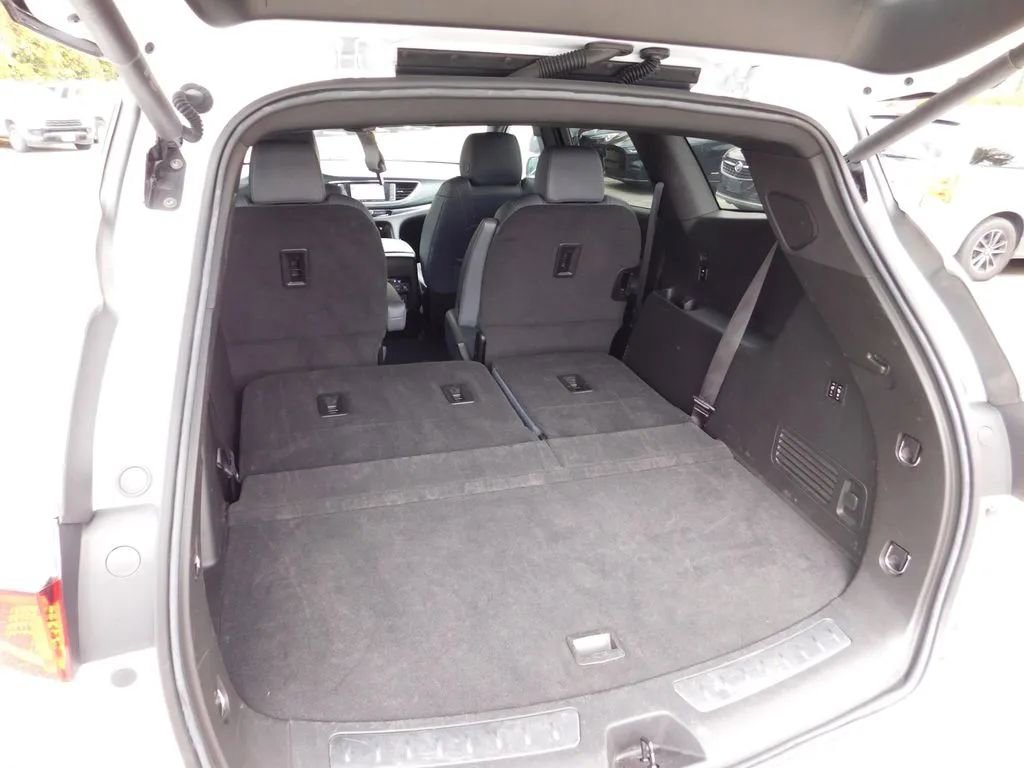 Used 2024 Buick Enclave Premium image 9