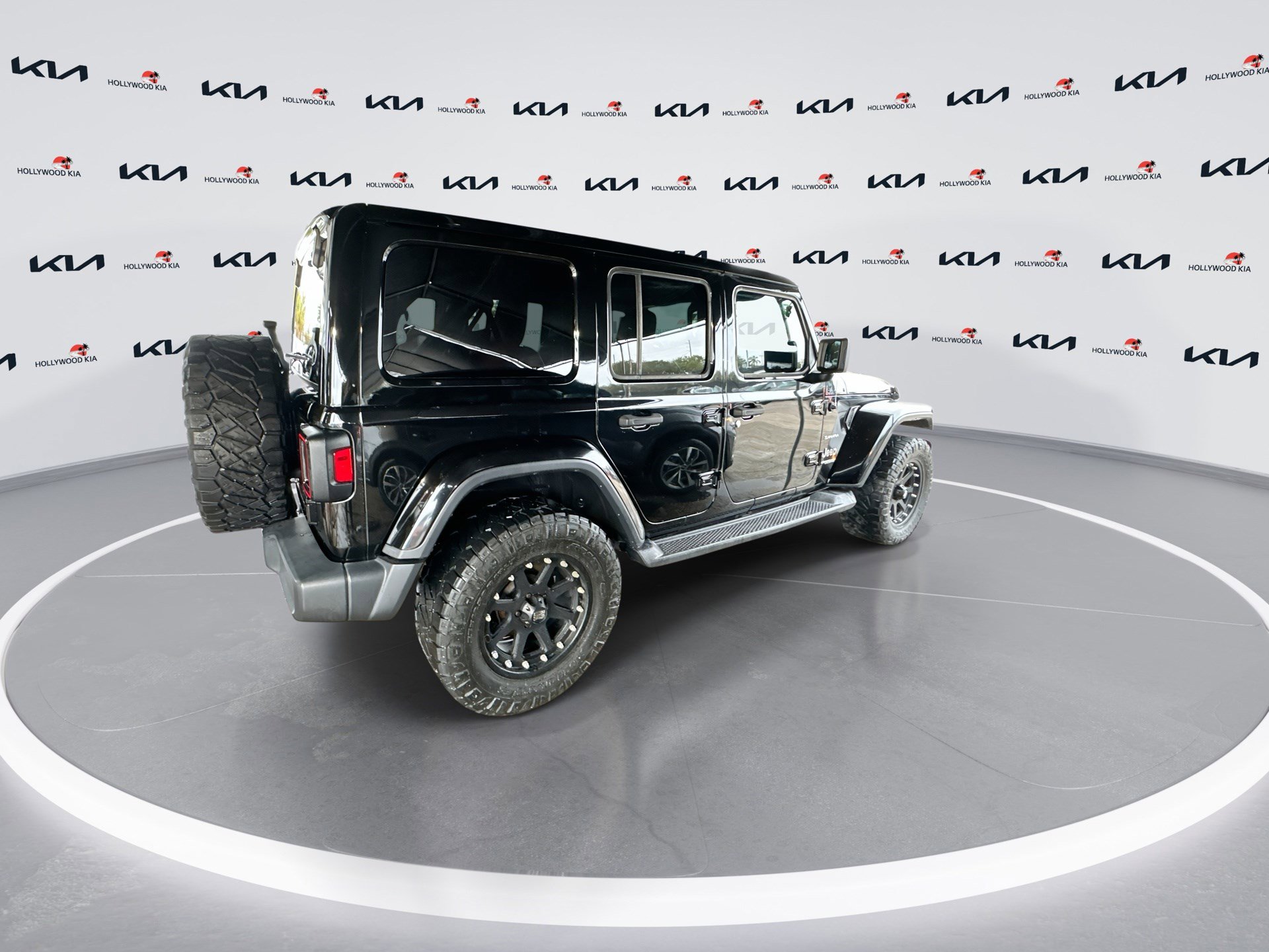 Used 2019 Jeep Wrangler Unlimited Sahara w/ Uconnect 4C Nav & Sound Group image 8