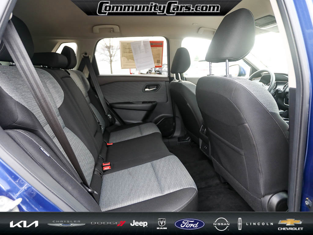 Used 2023 Nissan Rogue SV image 22
