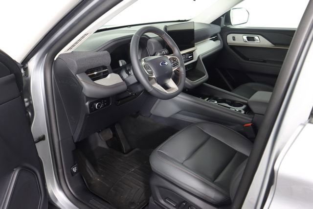 Certified 2025 Ford Explorer Active w/ Active Comfort Package image 30