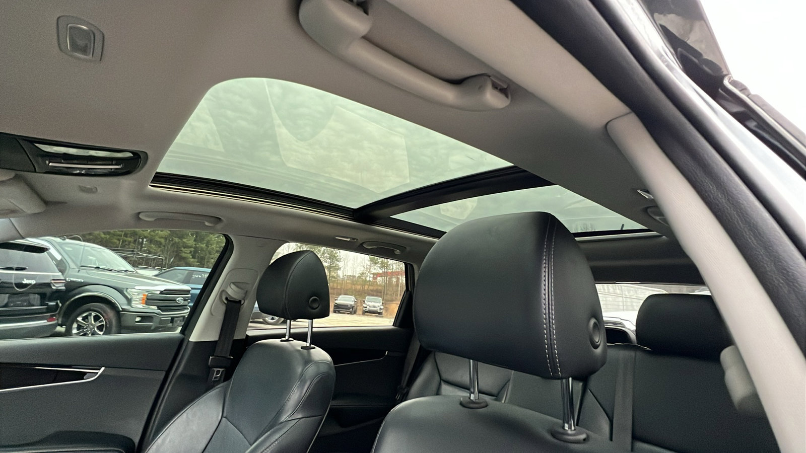 Used 2019 Kia Sorento EX image 19