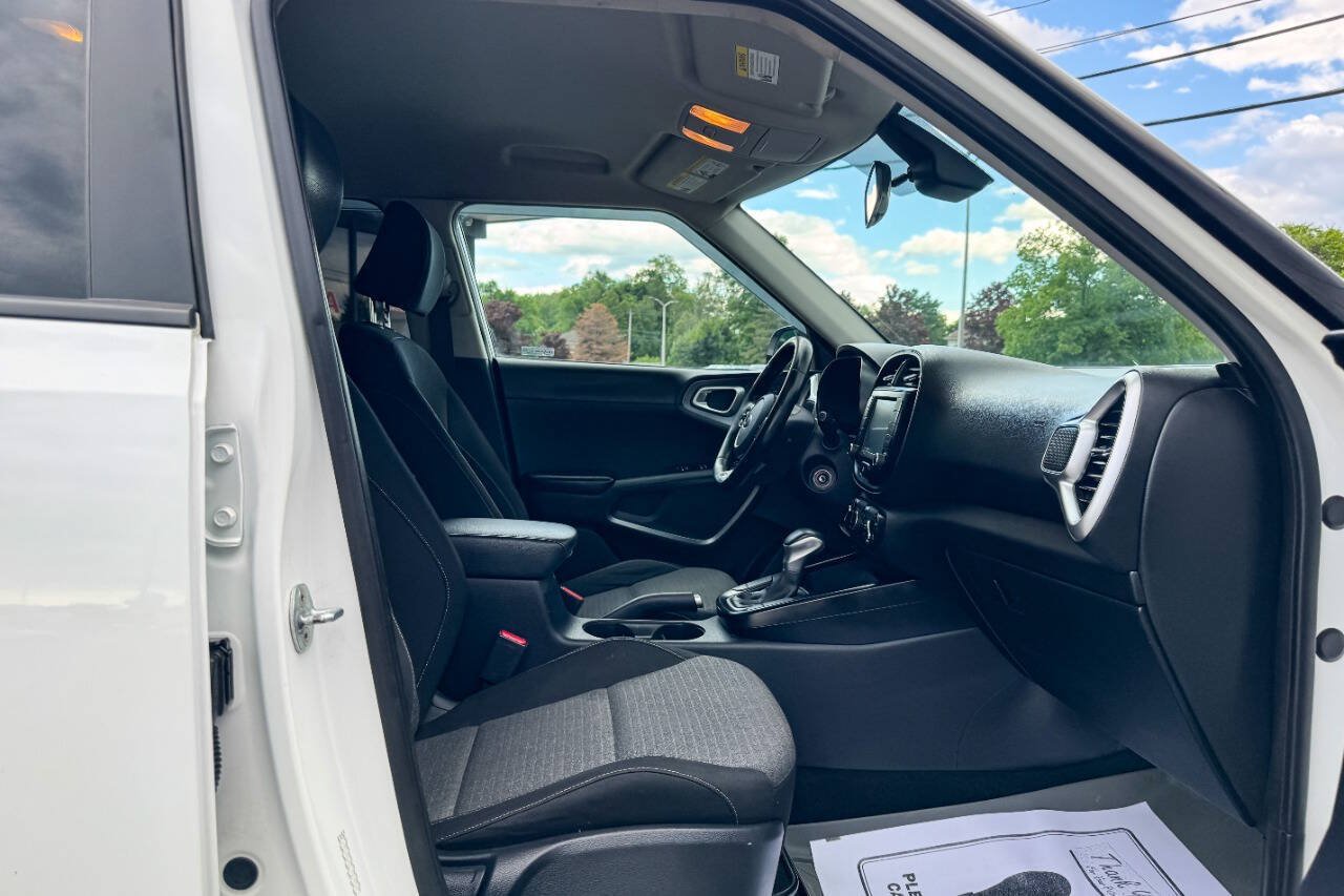 Used 2020 Kia Soul GT-Line FWD image 11