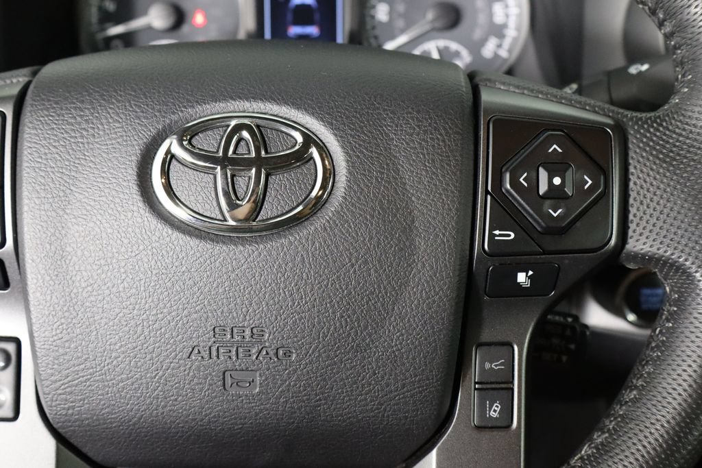 Used 2022 Toyota Tacoma TRD Off-Road AWD/4WD image 10