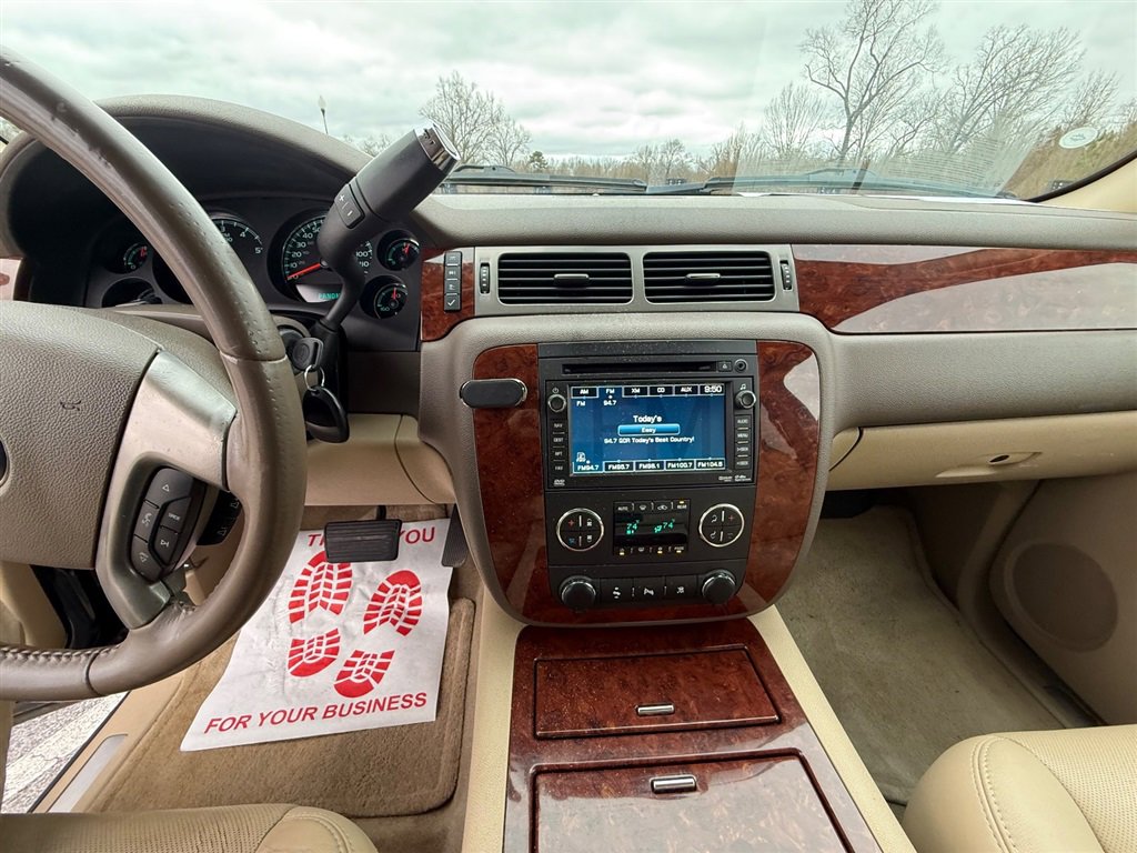 Used 2011 Chevrolet Suburban LTZ image 16