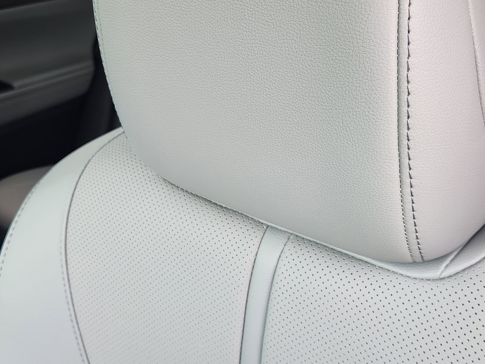 New 2026 Toyota Highlander Limited image 16