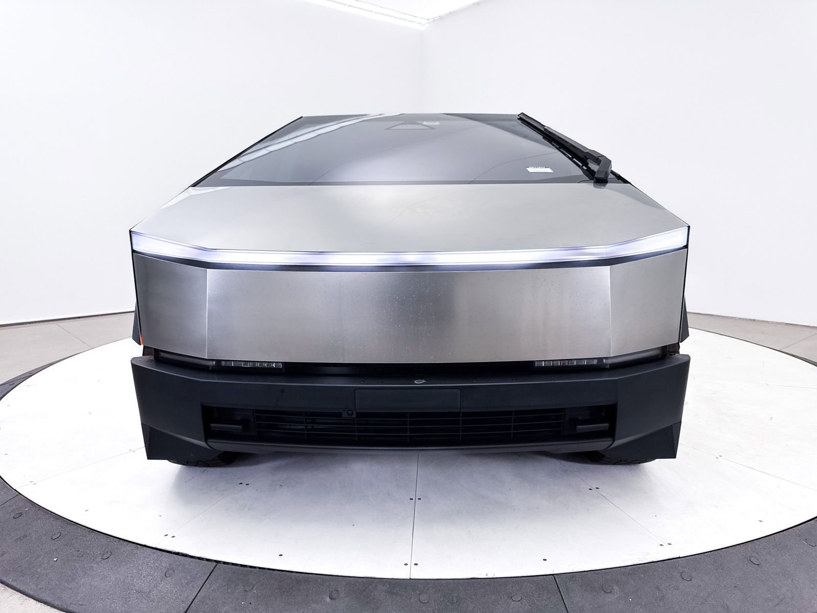 Used 2024 Tesla Cybertruck AWD Crew Cab image 11