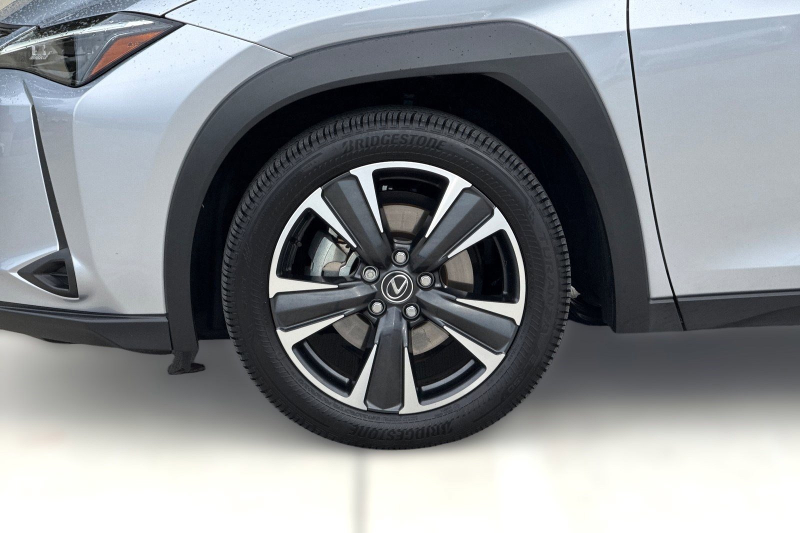 Certified 2025 Lexus UX 300h FWD w/ Accessory Package (Z2) image 12