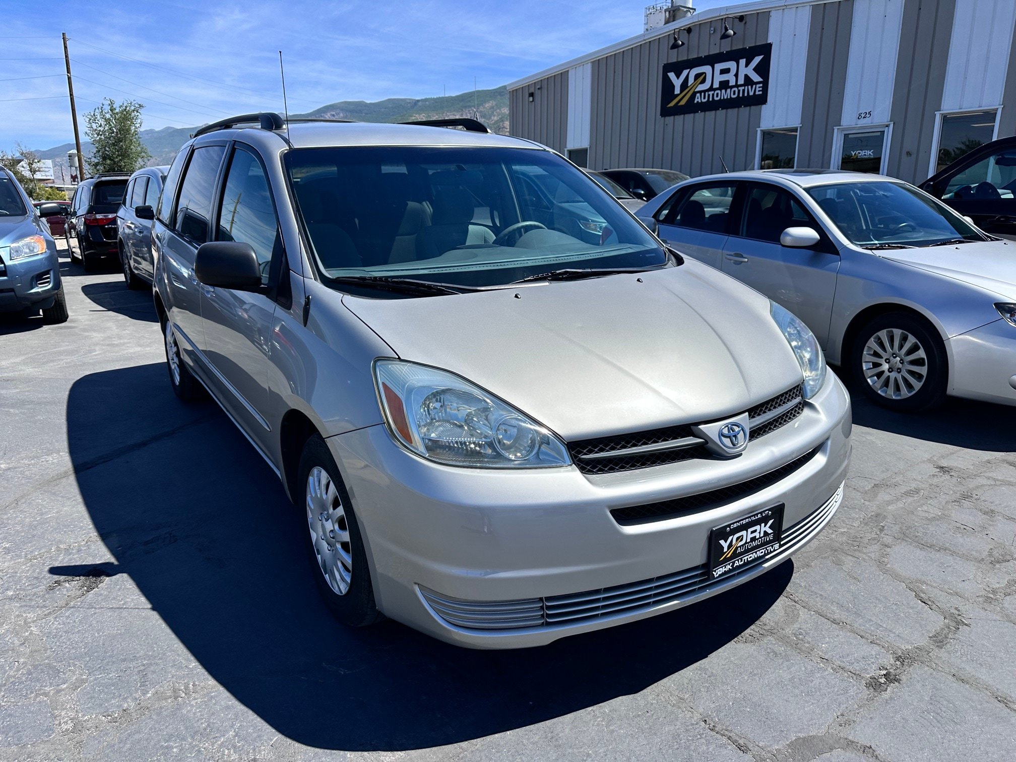 Used 2004 Toyota Sienna LE FWD image 1