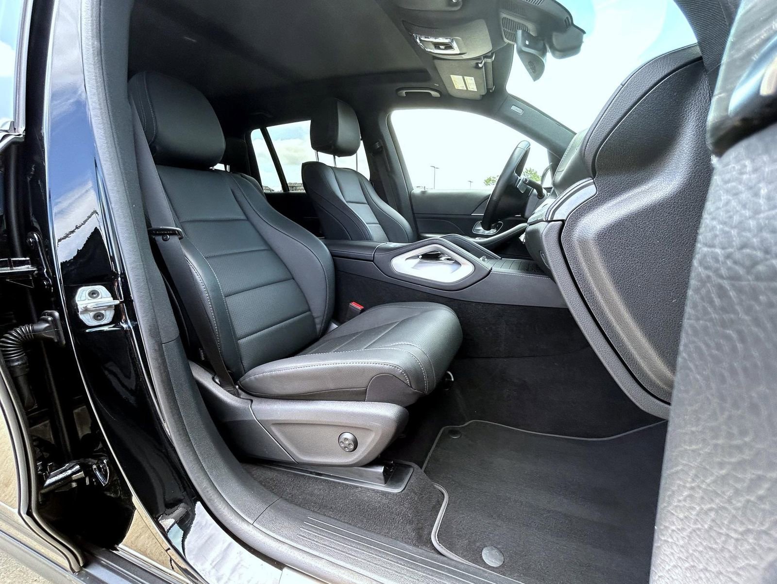 Used 2024 Mercedes-Benz GLS 450 4MATIC image 16