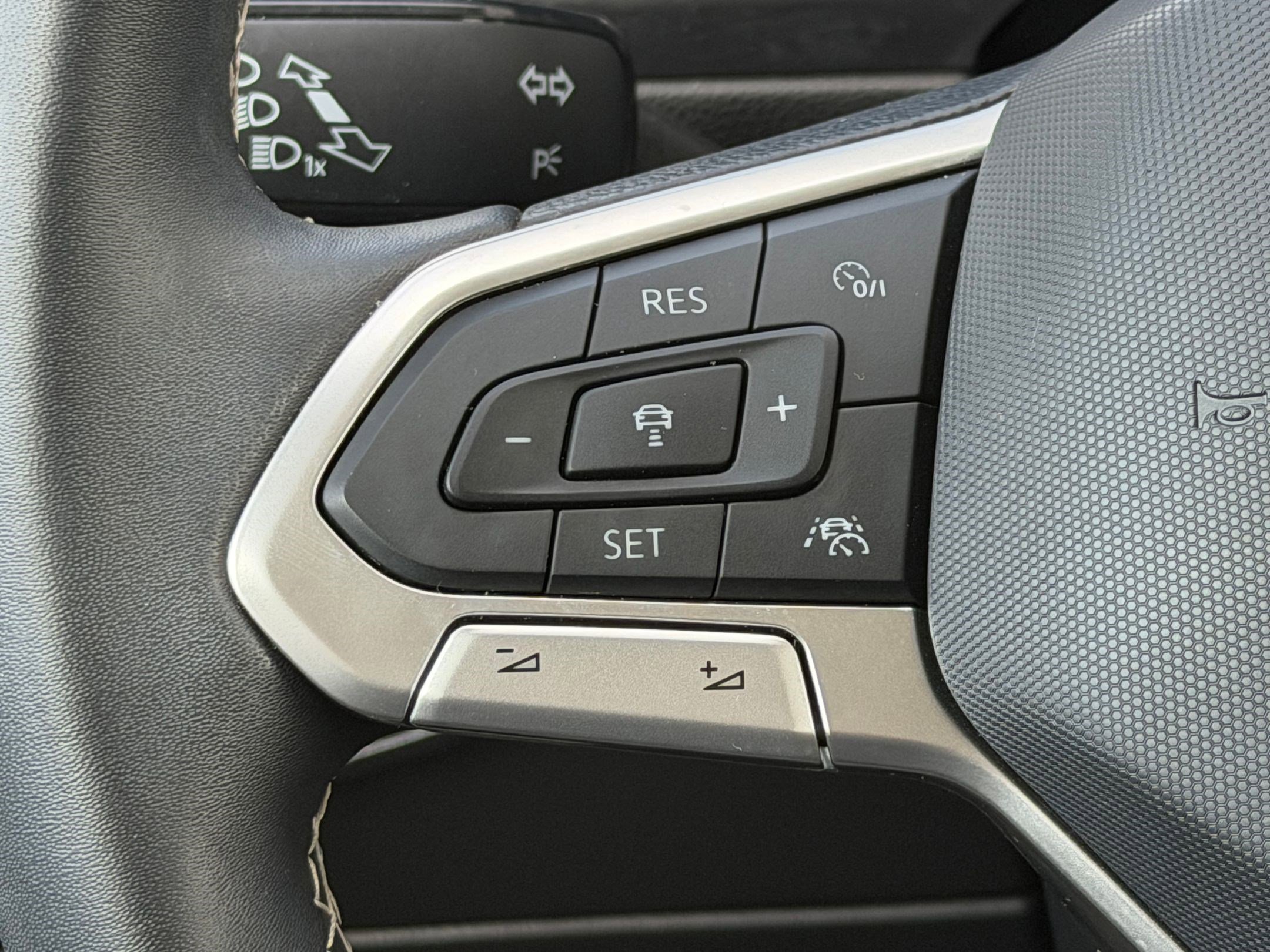 Certified 2022 Volkswagen Tiguan SE image 15