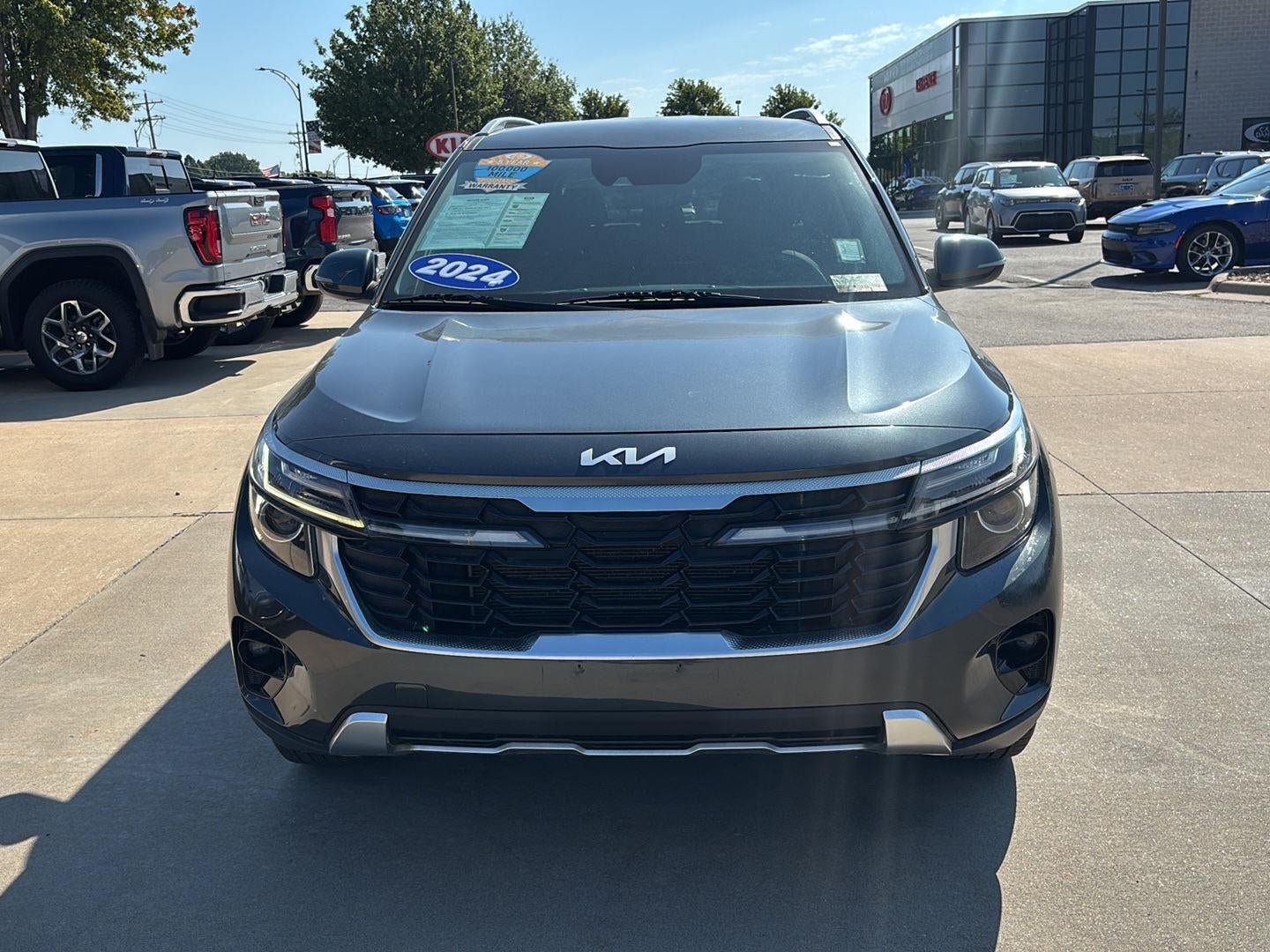 Used 2024 Kia Seltos EX FWD image 2
