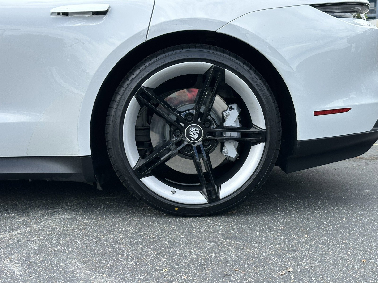 Used 2022 Porsche Taycan image 12