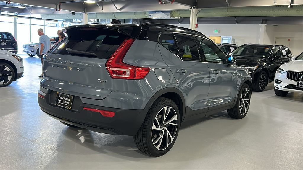 Used 2022 Volvo XC40 T5 R-Design w/ Advanced Package AWD/4WD image 4