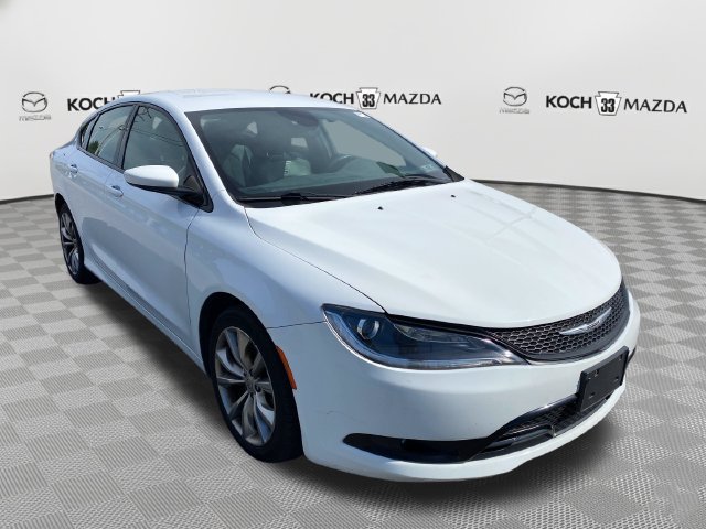 Used 2015 Chrysler 200 S w/ Comfort Group FWD image 2