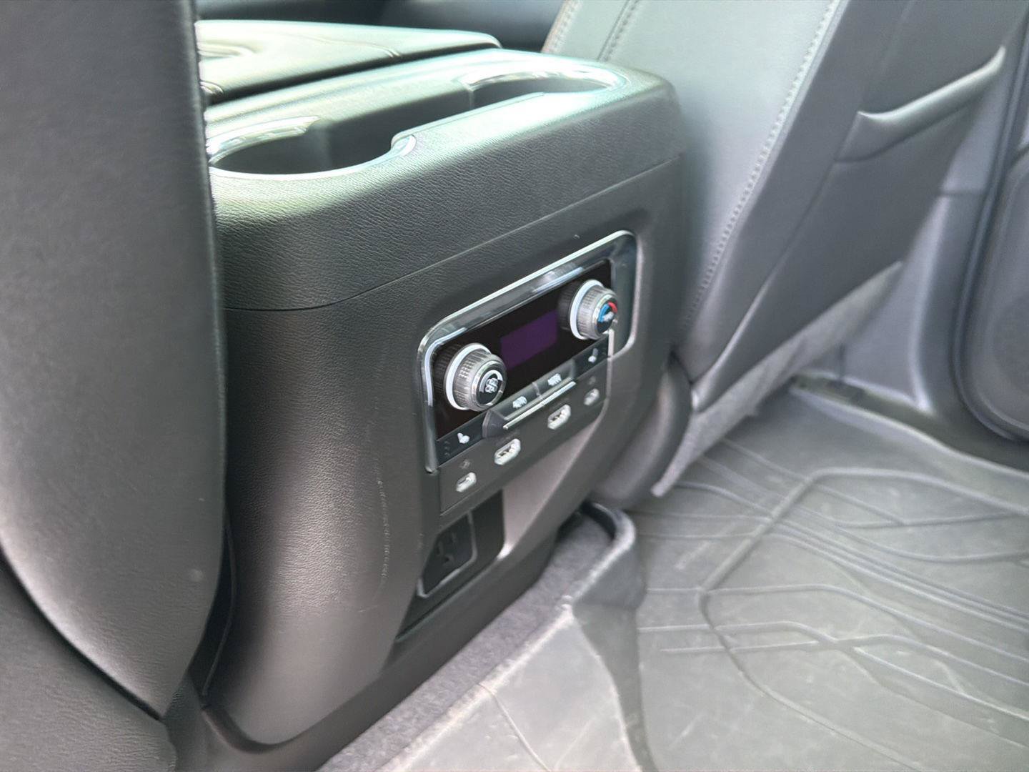 Used 2024 Chevrolet Tahoe High Country AWD/4WD image 13