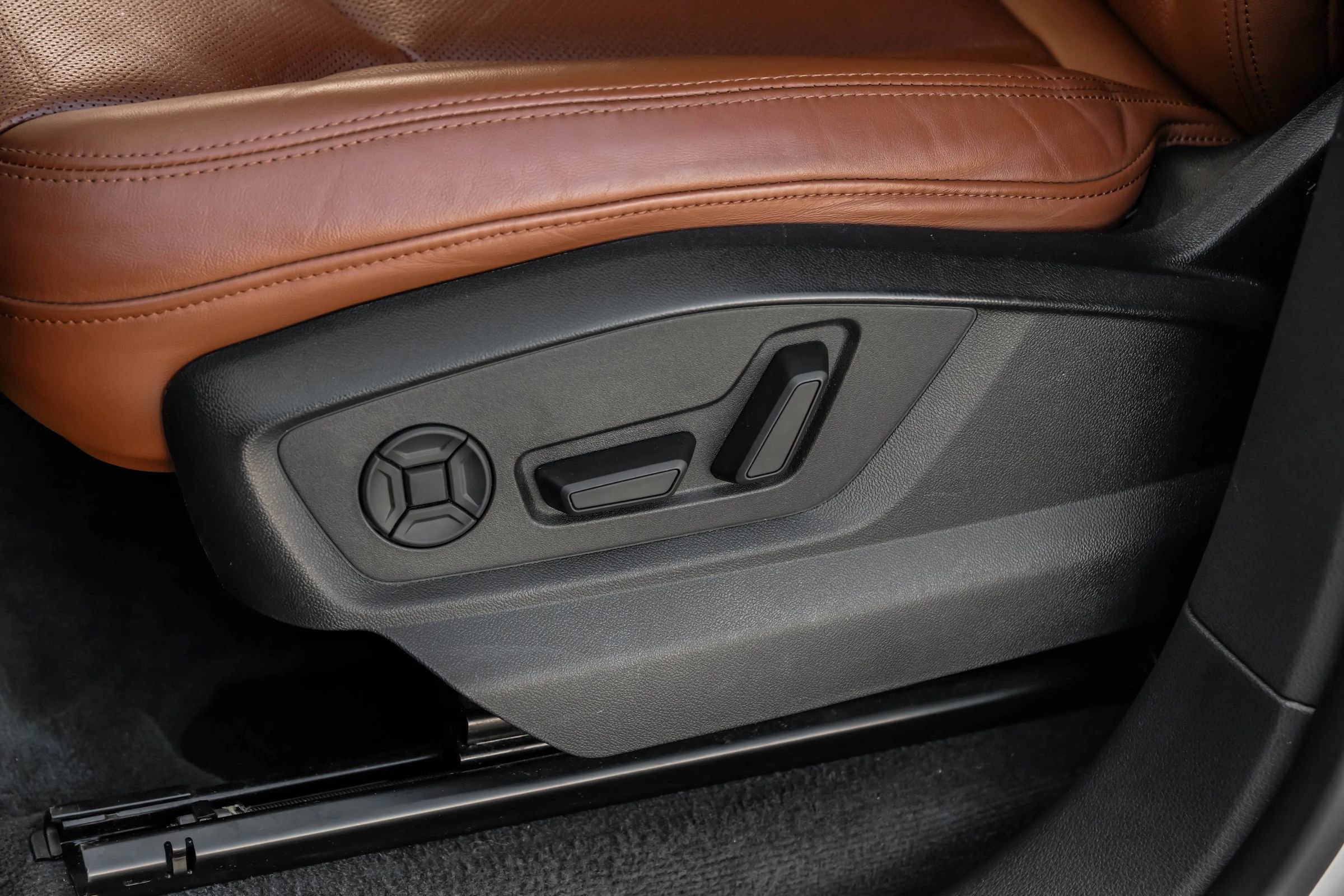 Used 2021 Audi Q8 Prestige w/ Prestige Package image 33