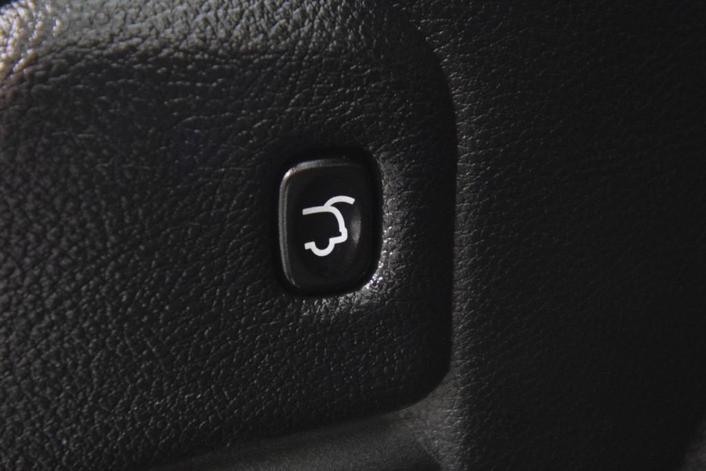 Used 2021 Jeep Grand Cherokee Overland AWD/4WD image 43