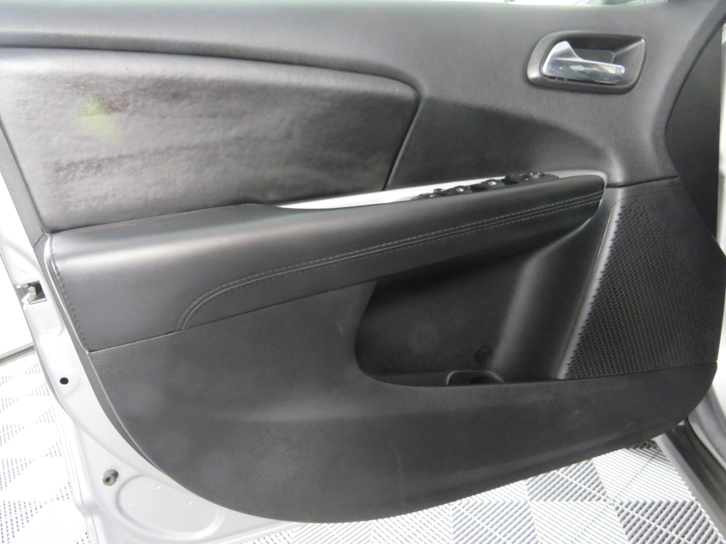 Used 2019 Dodge Journey SE w/ Blacktop Package FWD image 39