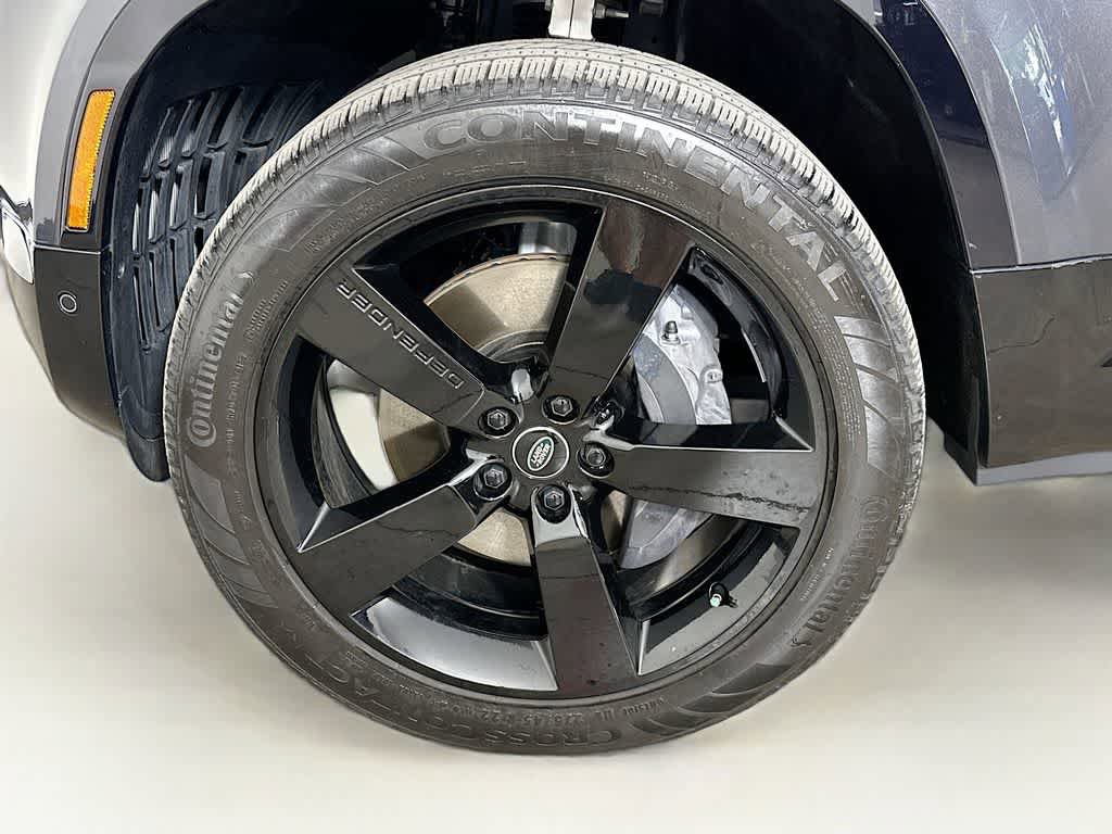 Used 2025 Land Rover Defender 110 X-Dynamic SE AWD/4WD image 8