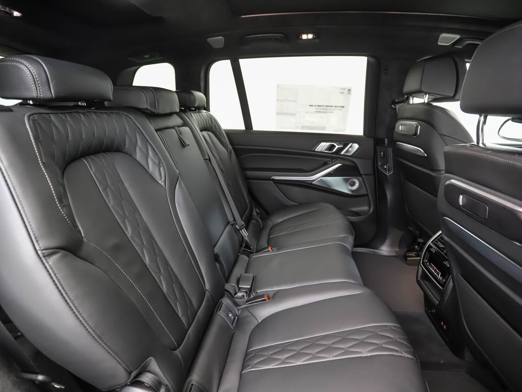 New 2026 BMW X7 M60i image 33
