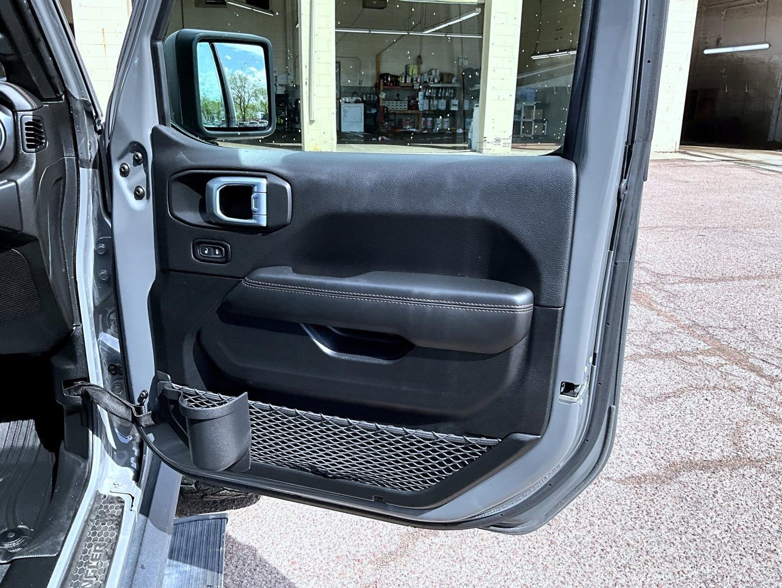 Used 2021 Jeep Wrangler Unlimited Rubicon w/ Xtreme Recon 35" Tire Package AWD/4WD image 17