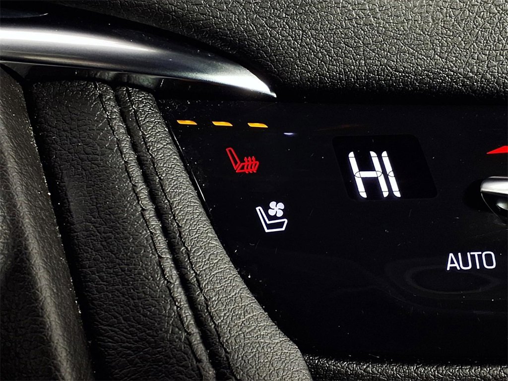 Used 2024 Cadillac XT5 Premium Luxury image 16