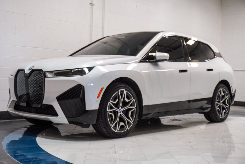 Used 2024 BMW iX xDrive50 w/ Sport Package AWD/4WD image 4