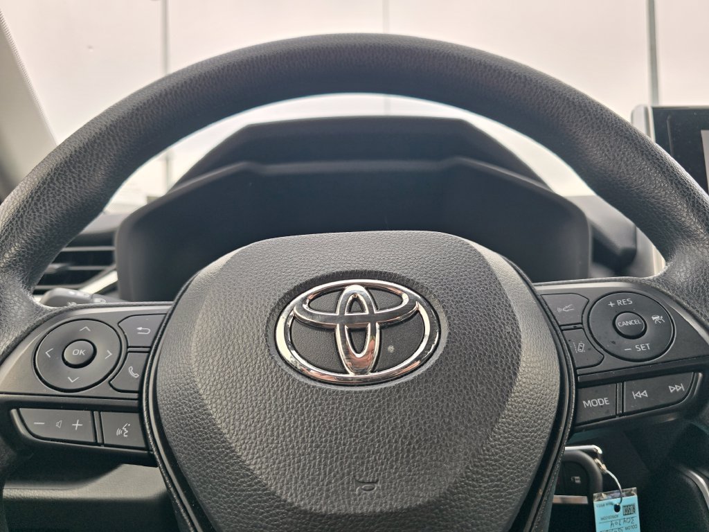 Used 2025 Toyota RAV4 LE AWD/4WD image 24