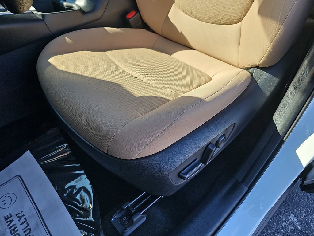 Used 2023 Toyota RAV4 XLE image 33