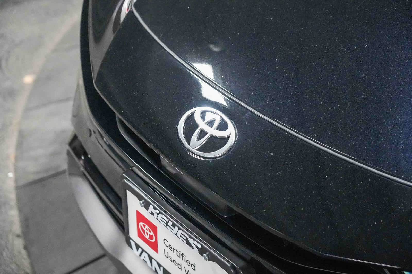 Certified 2024 Toyota Prius XLE FWD image 3
