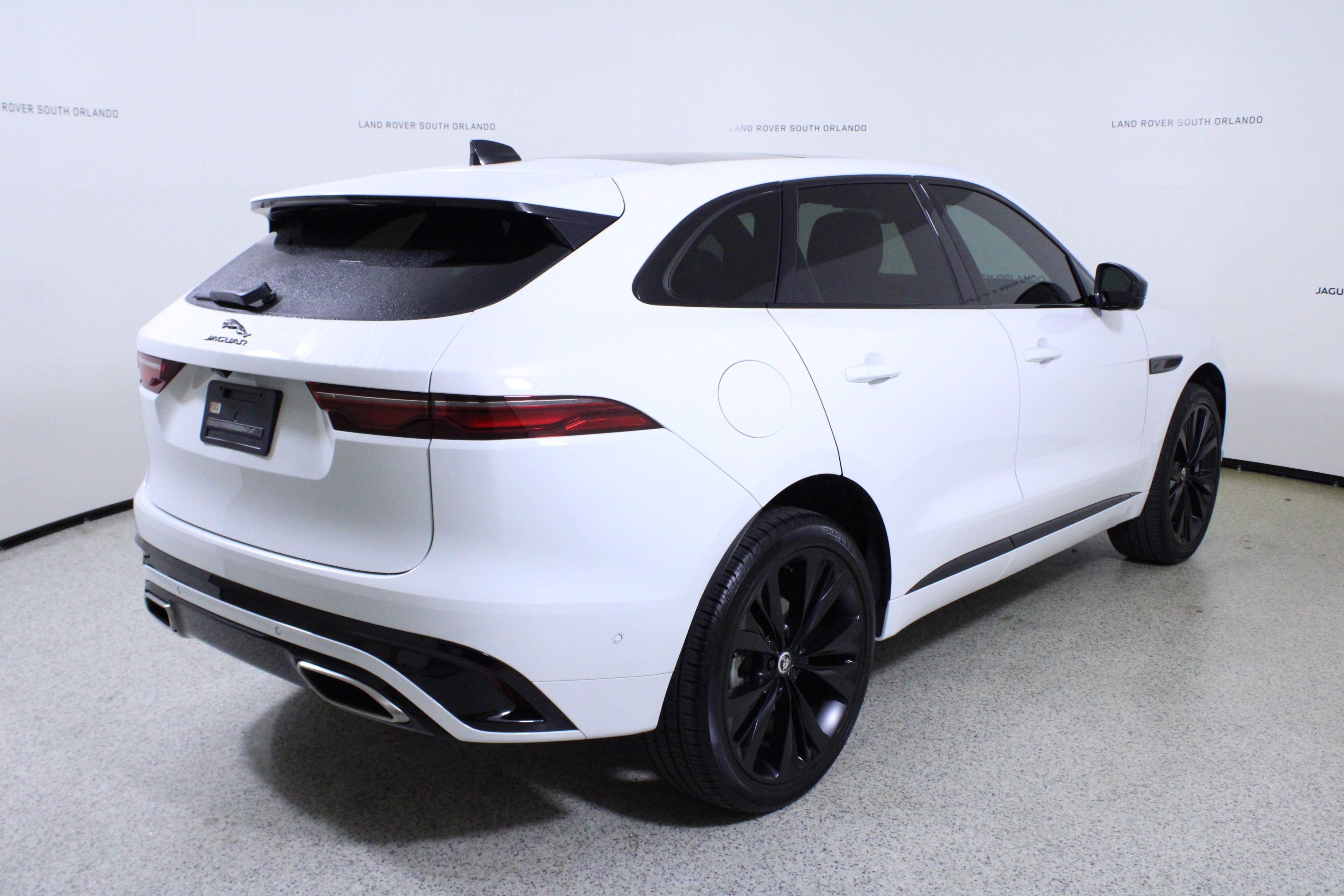 Used 2025 Jaguar F-PACE R-Dynamic S image 7