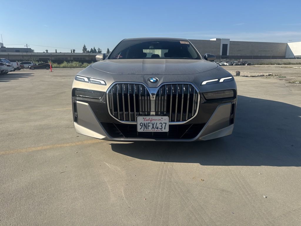 Used 2025 BMW 740i image 7