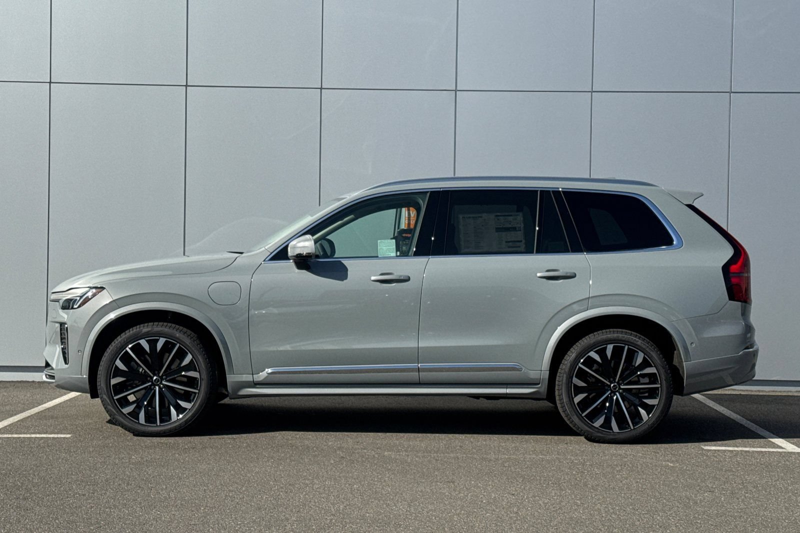 New 2026 Volvo XC90 T8 Ultra w/ Protection Package AWD/4WD image 2